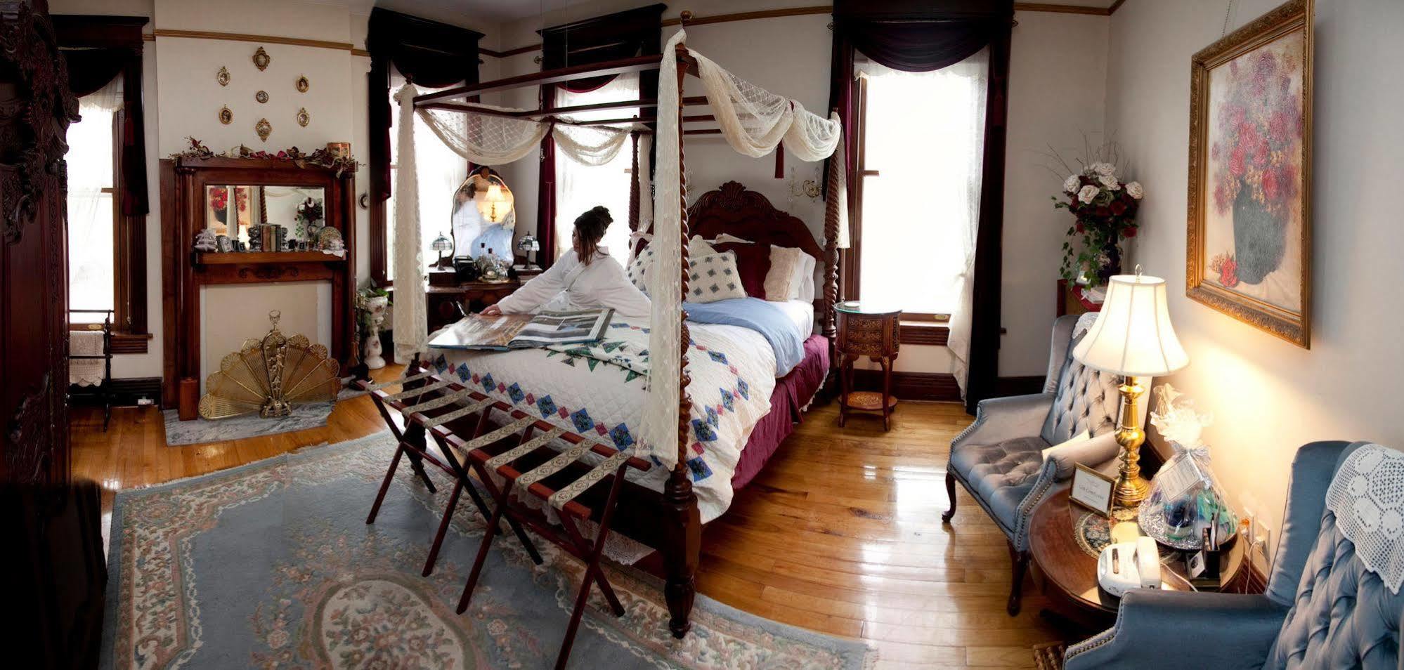Beall Mansion An Elegant Bed & Breakfast Inn 앨톤 외부 사진